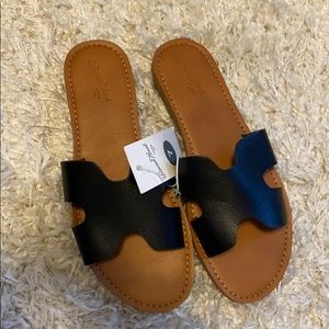 Black universal thread sandals